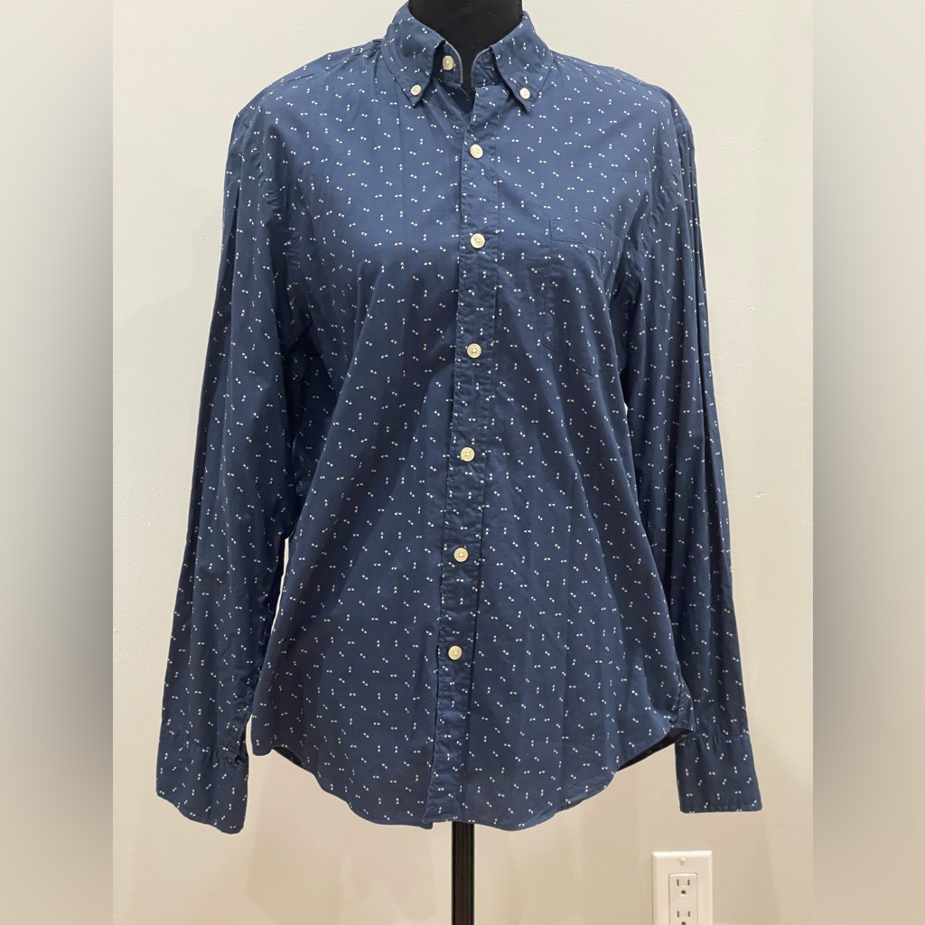 J. Crew M Blue/White Patterned Collared Button Up Long Sleeve 069